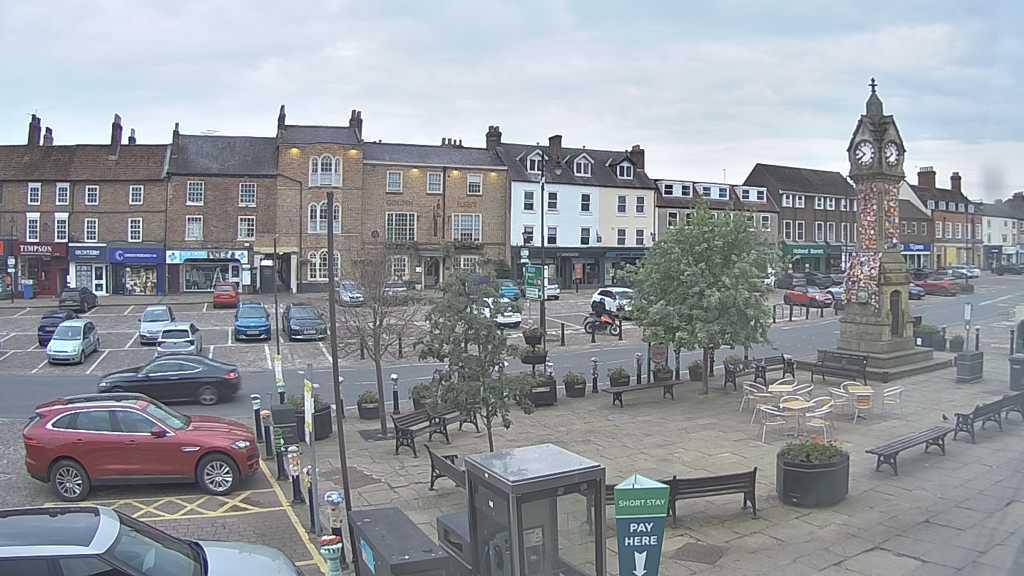 Thirsk webcam overlooking the Market Place