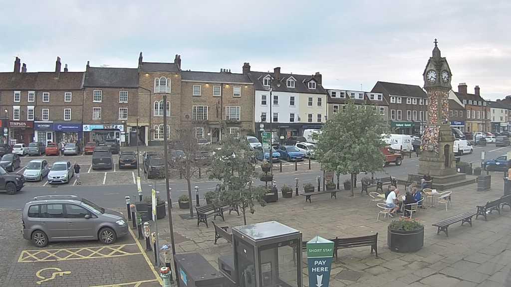 Thirsk webcam overlooking the Market Place