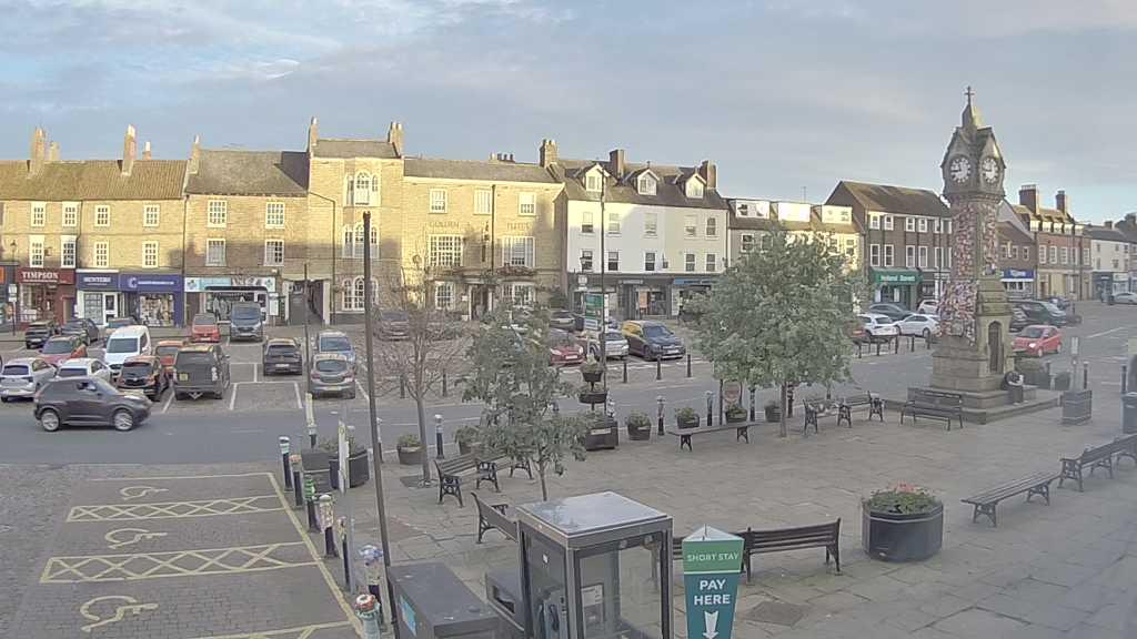 Thirsk webcam overlooking the Market Place