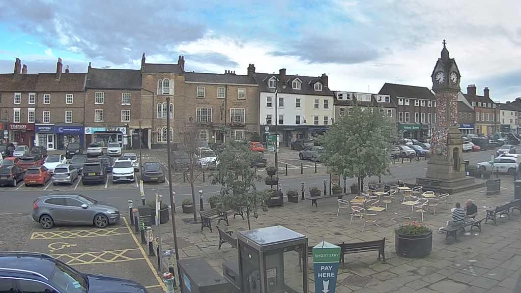 Thirsk webcam overlooking the Market Place