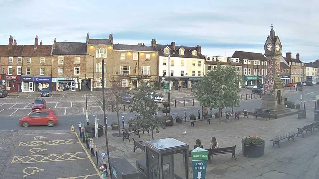 Thirsk webcam overlooking the Market Place