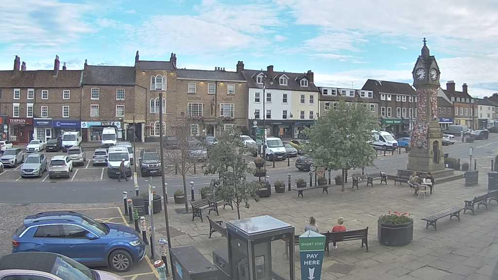 Thirsk webcam overlooking the Market Place