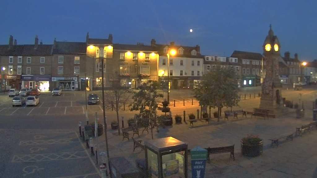 Thirsk webcam overlooking the Market Place