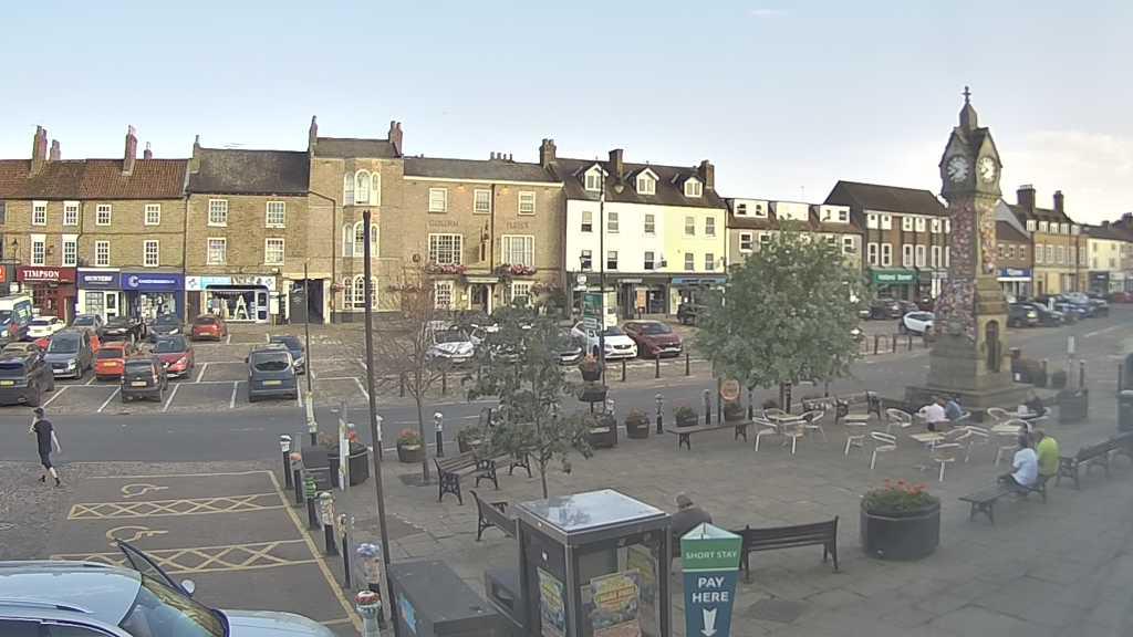 Thirsk webcam overlooking the Market Place