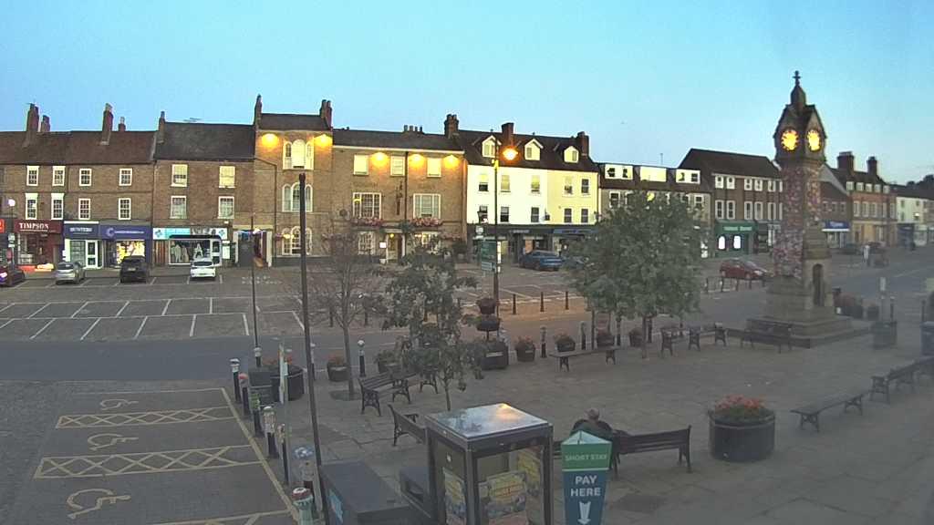 Thirsk webcam overlooking the Market Place