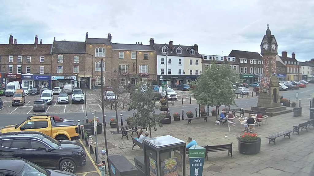 Thirsk webcam overlooking the Market Place