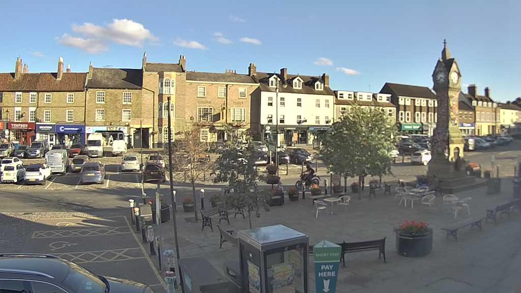 Thirsk webcam overlooking the Market Place