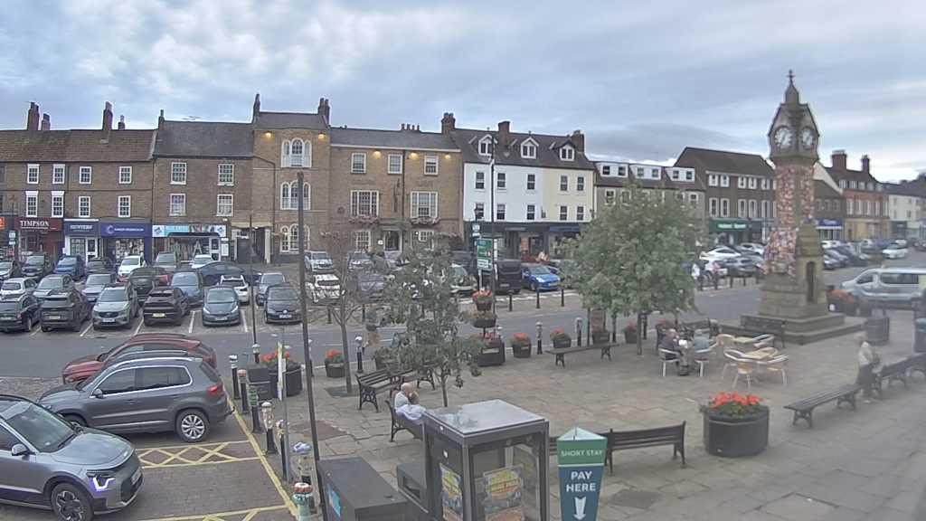 Thirsk webcam overlooking the Market Place