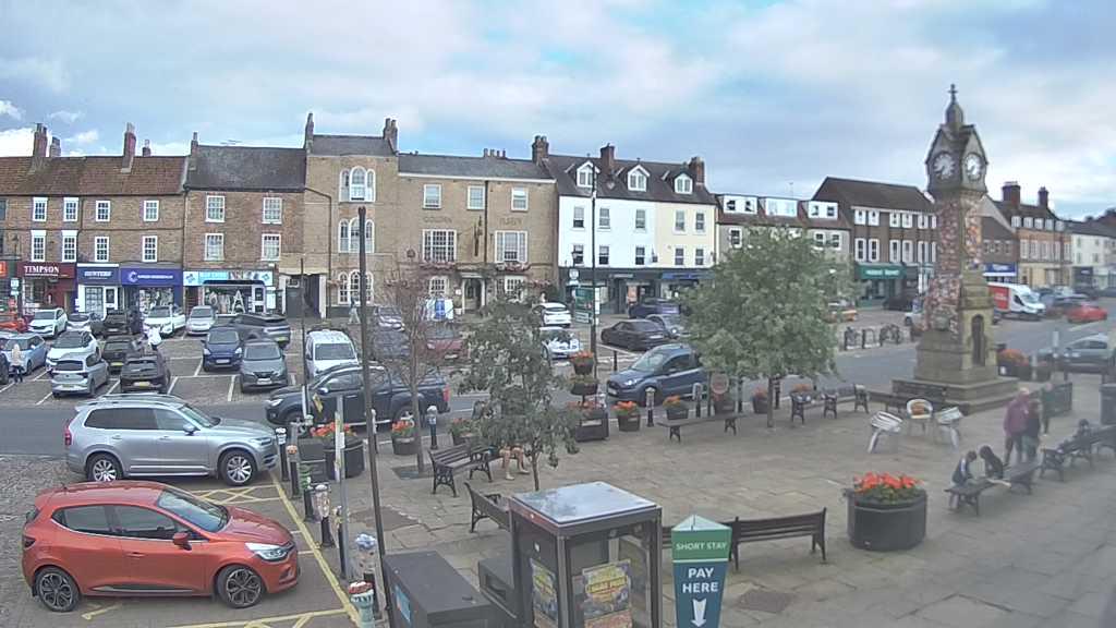 Thirsk webcam overlooking the Market Place