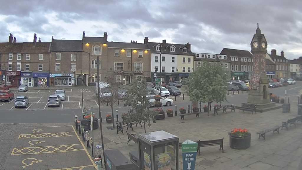 Thirsk webcam overlooking the Market Place