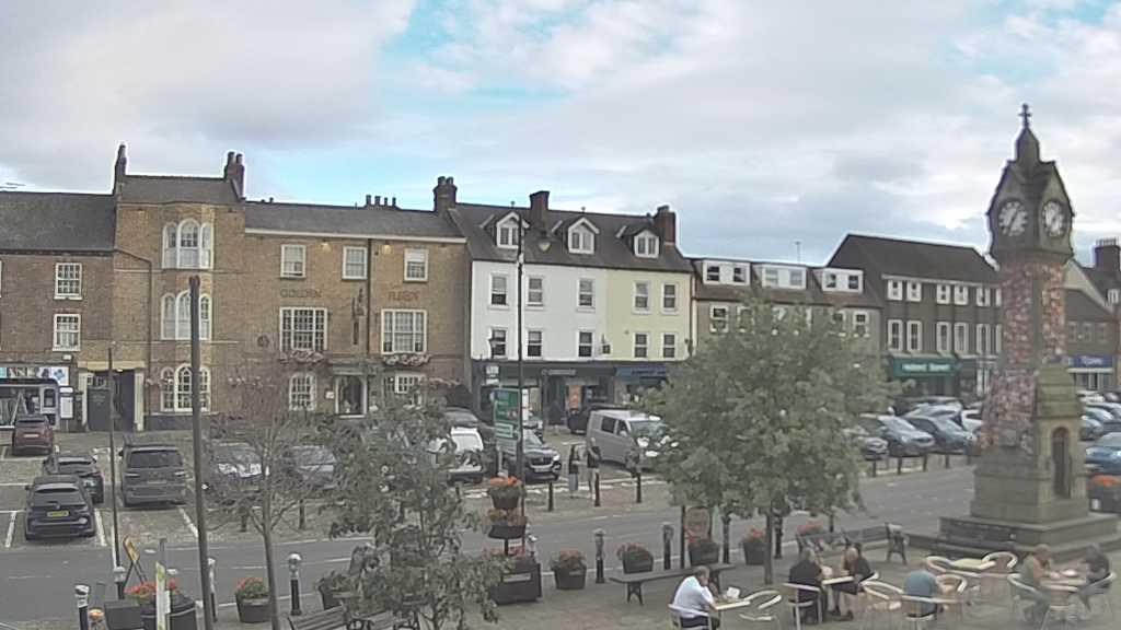 Thirsk webcam overlooking the Market Place