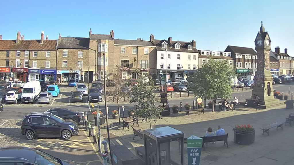 Thirsk webcam overlooking the Market Place