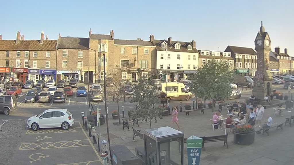 Thirsk webcam overlooking the Market Place