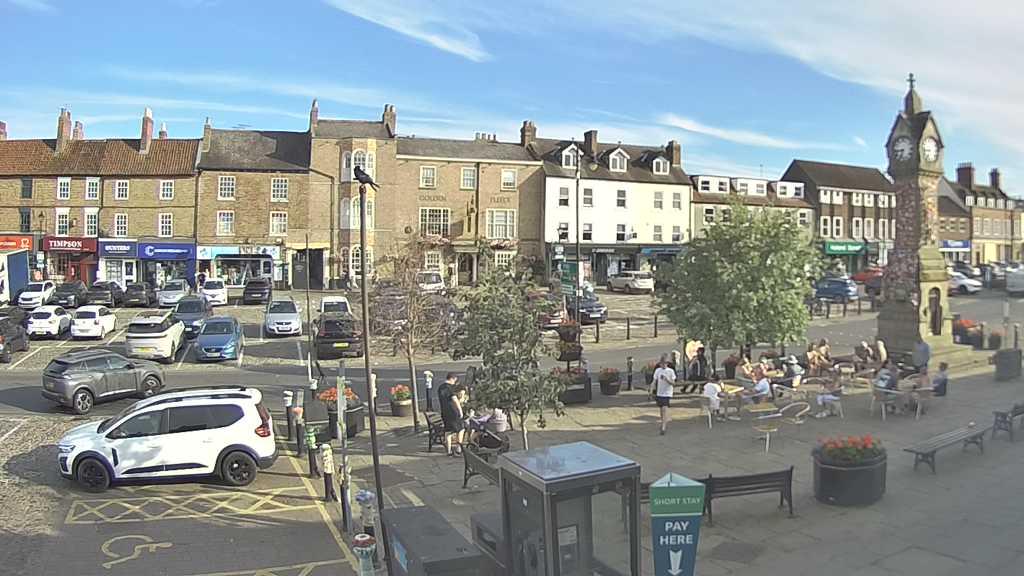 Thirsk webcam overlooking the Market Place