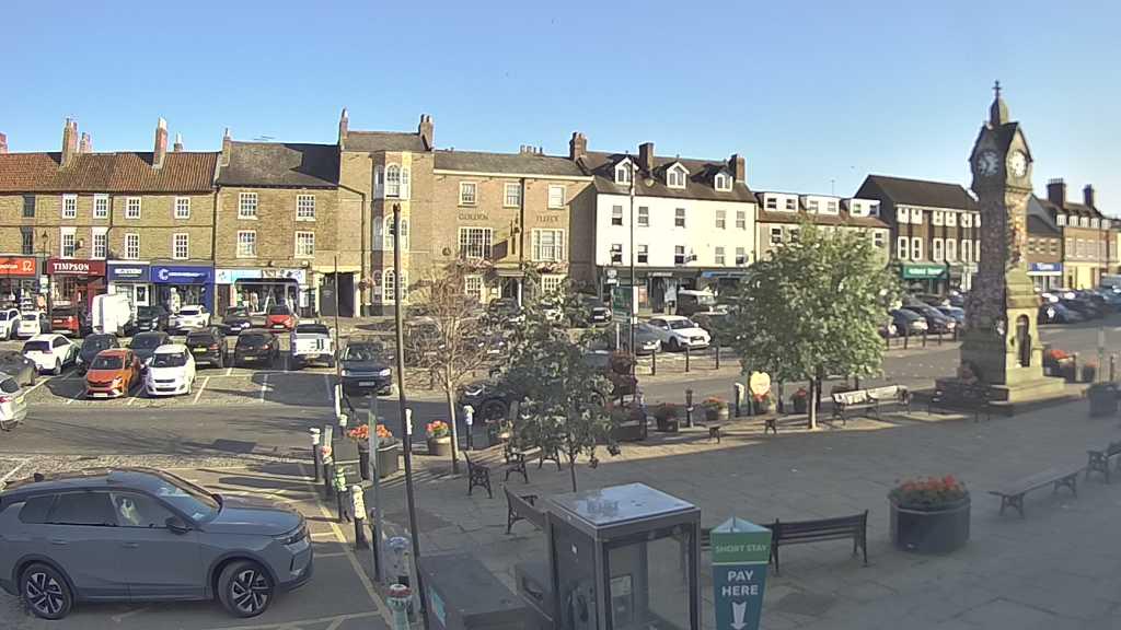 Thirsk webcam overlooking the Market Place