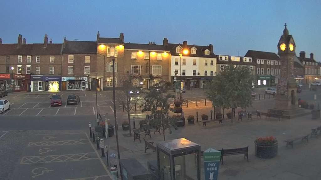 Thirsk webcam overlooking the Market Place