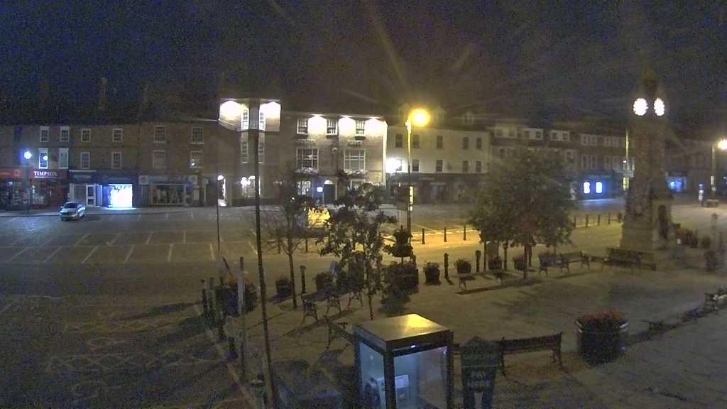 Thirsk webcam overlooking the Market Place