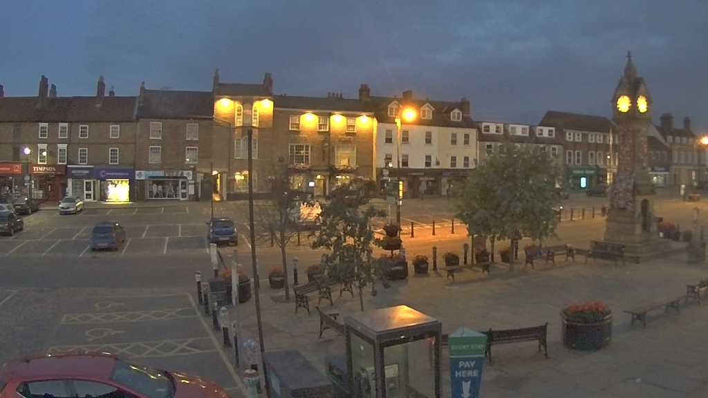 Thirsk webcam overlooking the Market Place
