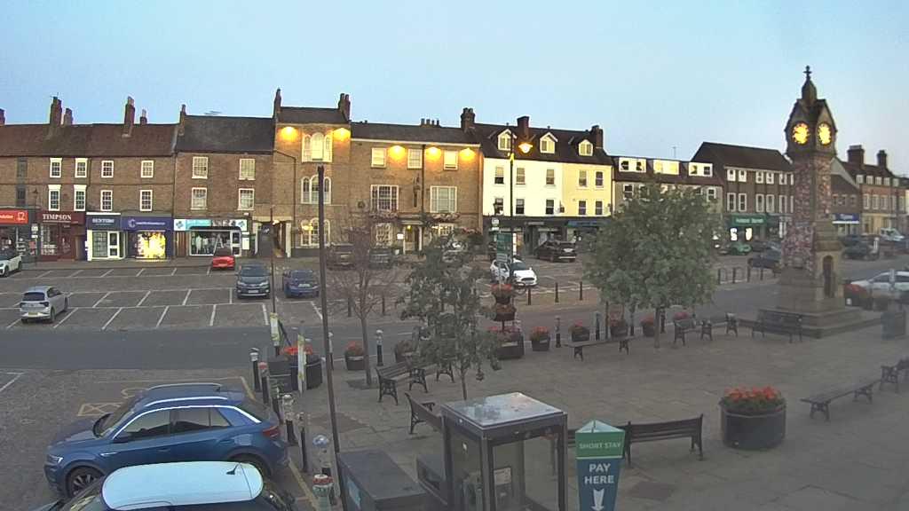 Thirsk webcam overlooking the Market Place