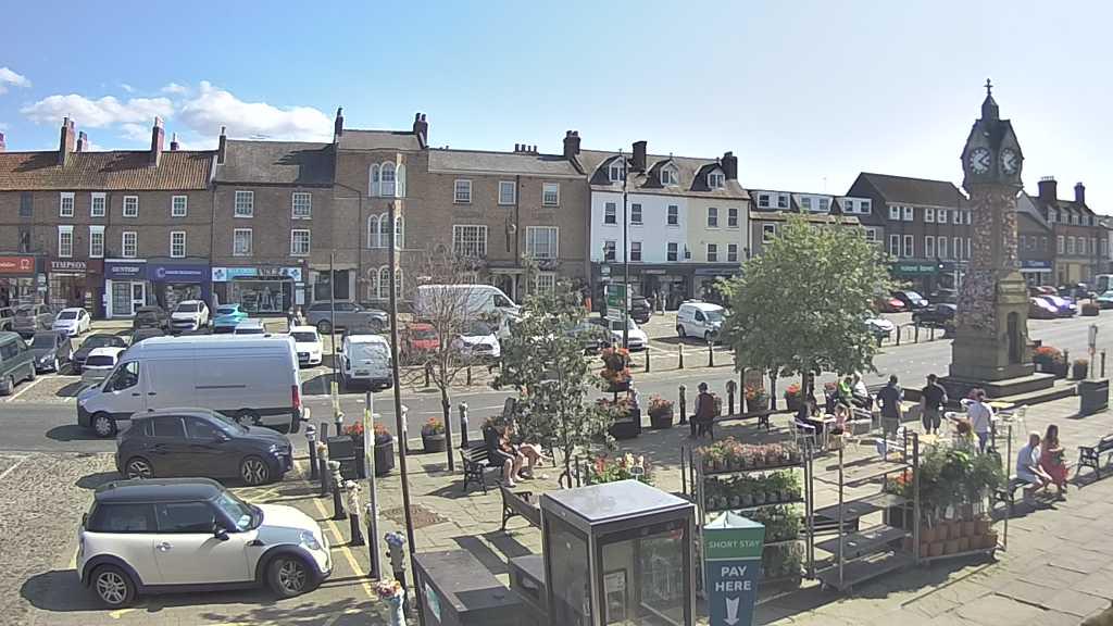 Thirsk webcam overlooking the Market Place