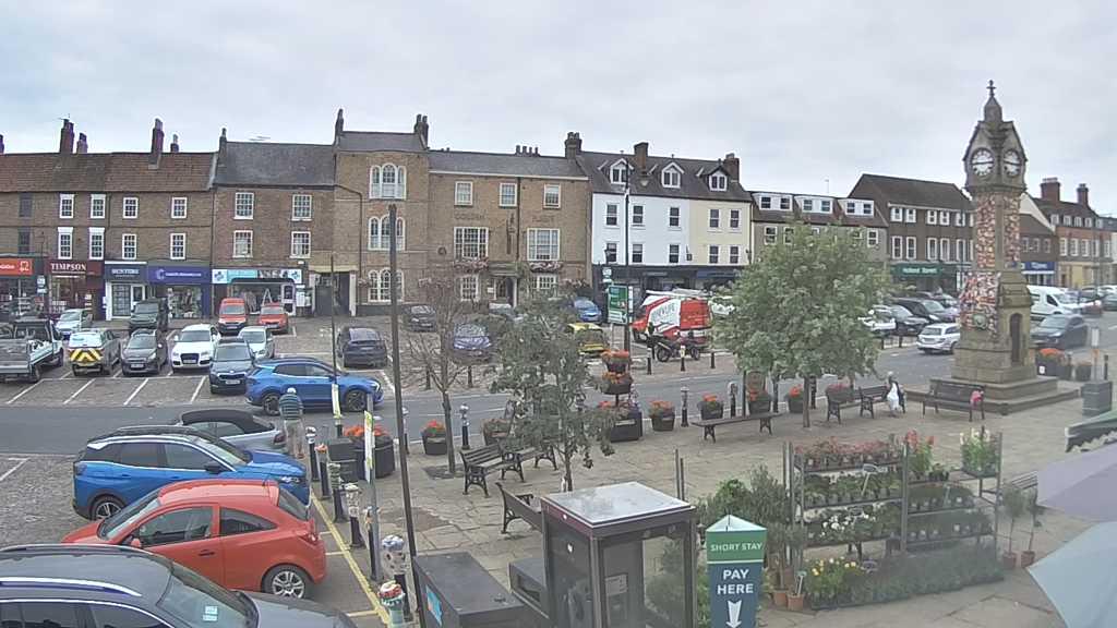 Thirsk webcam overlooking the Market Place